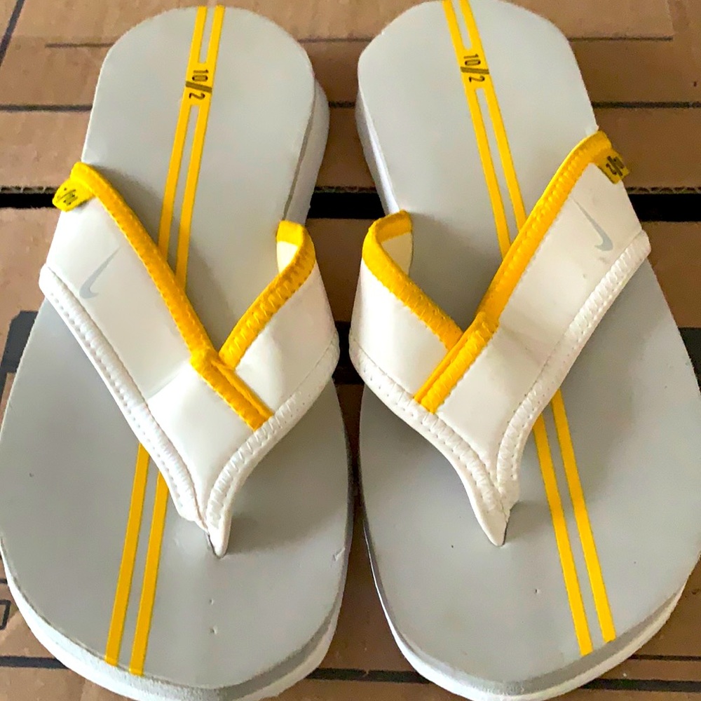 Women - Thong slides - never used. White with yellow trimming. Size 5